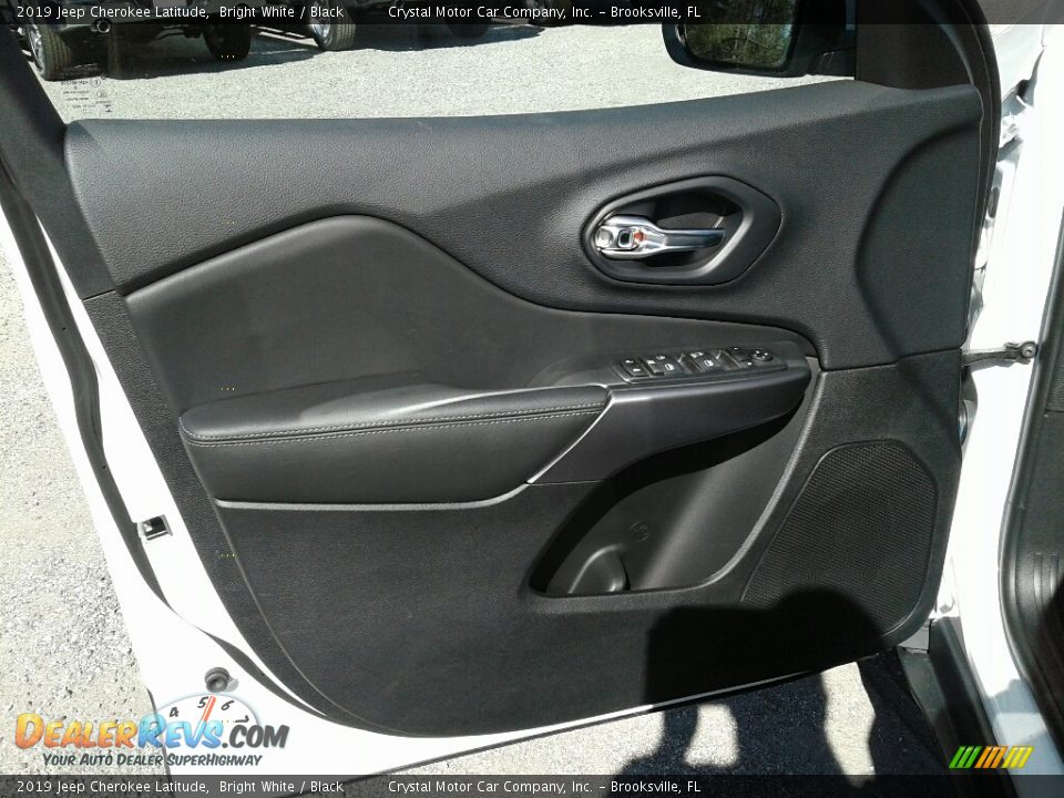 2019 Jeep Cherokee Latitude Bright White / Black Photo #17