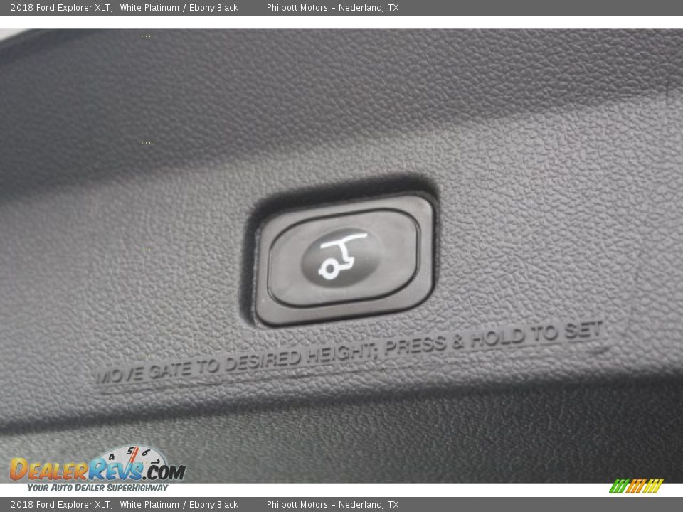 2018 Ford Explorer XLT White Platinum / Ebony Black Photo #28