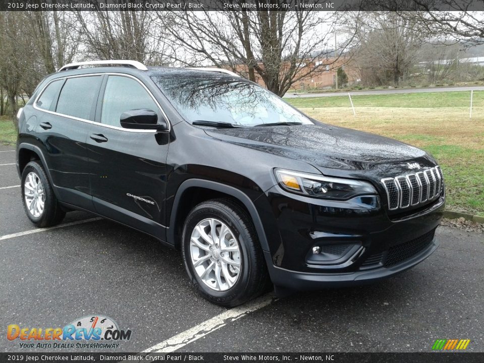 Front 3/4 View of 2019 Jeep Cherokee Latitude Photo #4