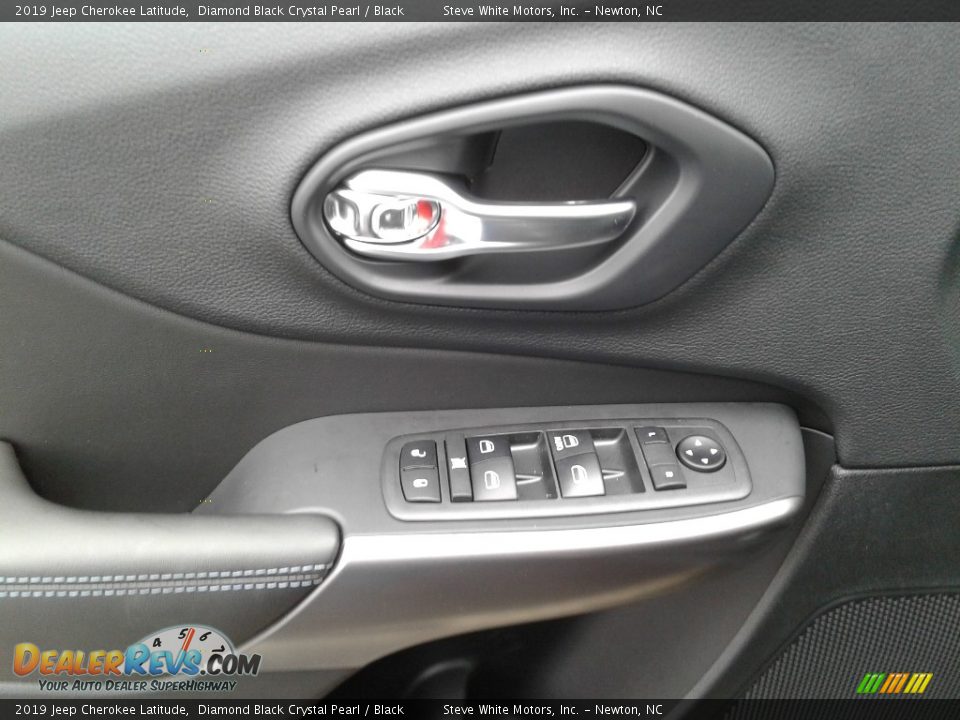 2019 Jeep Cherokee Latitude Diamond Black Crystal Pearl / Black Photo #9