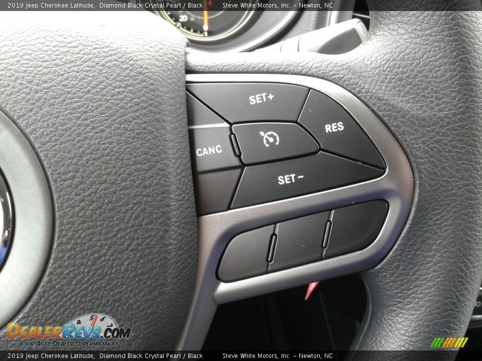 2019 Jeep Cherokee Latitude Diamond Black Crystal Pearl / Black Photo #16