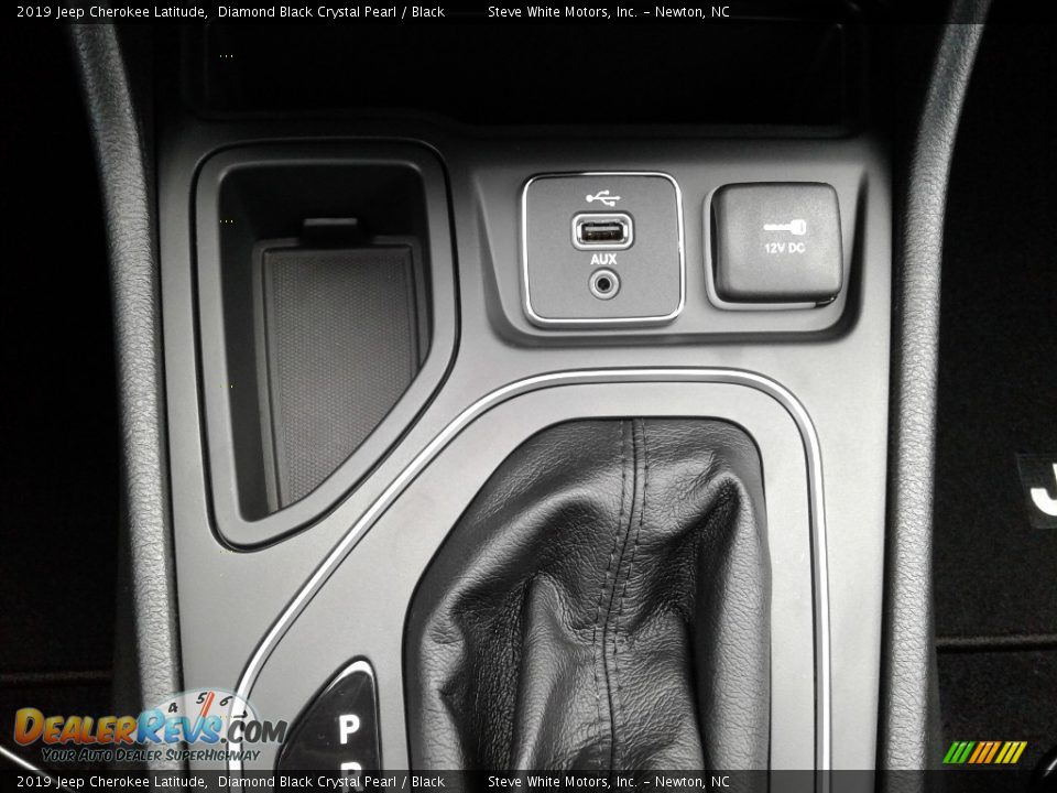 2019 Jeep Cherokee Latitude Diamond Black Crystal Pearl / Black Photo #24