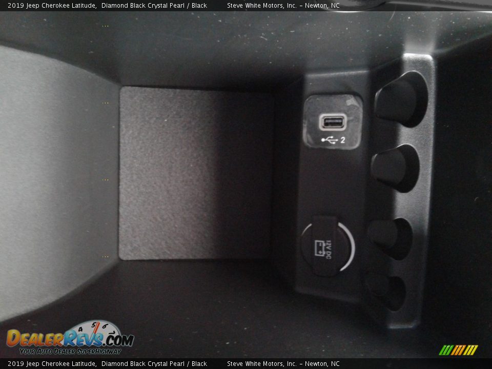 2019 Jeep Cherokee Latitude Diamond Black Crystal Pearl / Black Photo #25