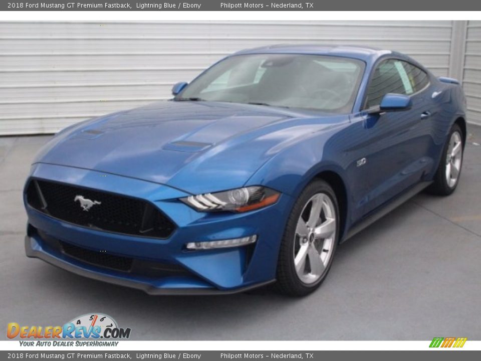 Front 3/4 View of 2018 Ford Mustang GT Premium Fastback Photo #3