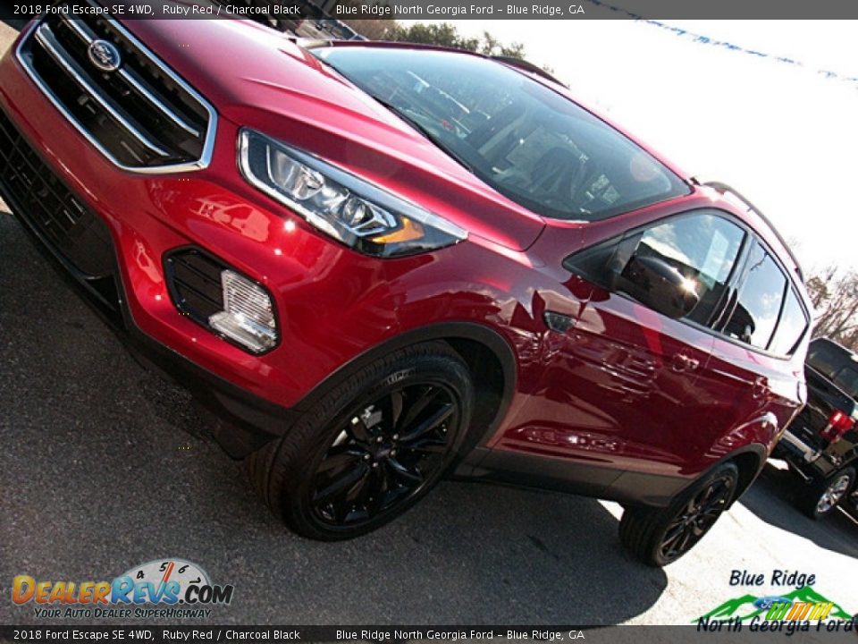 2018 Ford Escape SE 4WD Ruby Red / Charcoal Black Photo #31