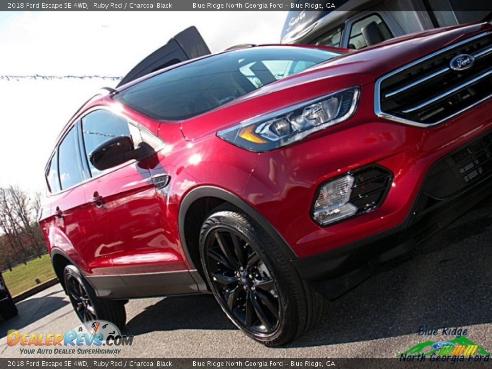 2018 Ford Escape SE 4WD Ruby Red / Charcoal Black Photo #32