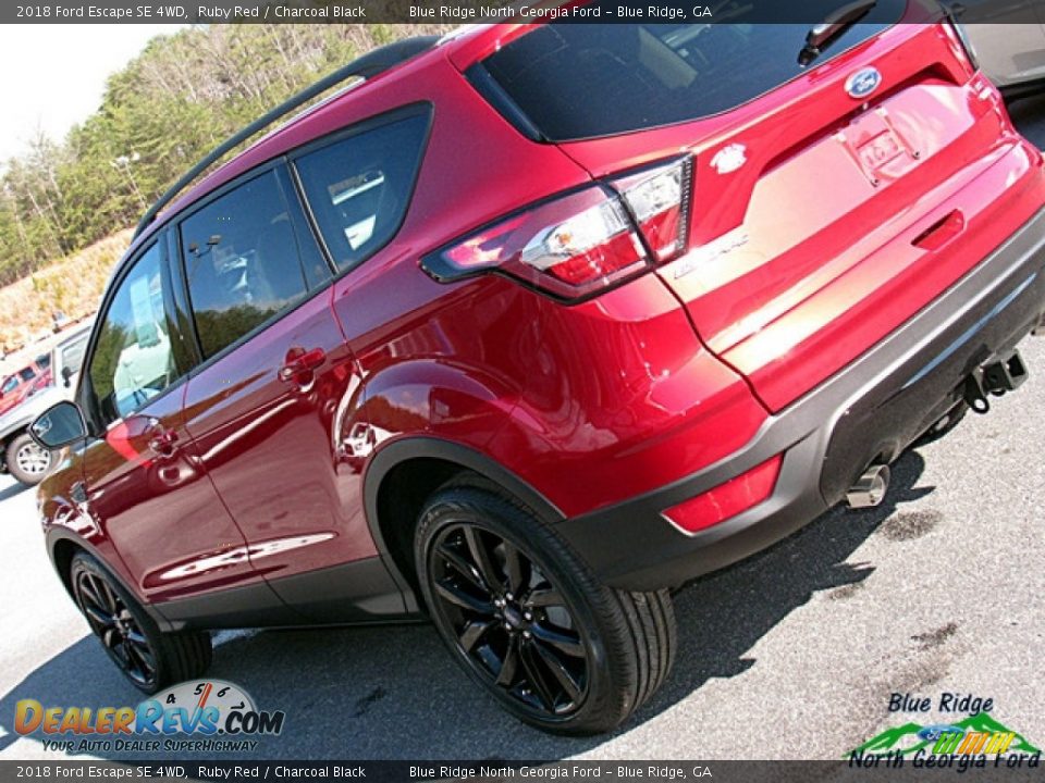2018 Ford Escape SE 4WD Ruby Red / Charcoal Black Photo #34