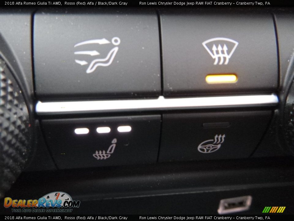 2018 Alfa Romeo Giulia Ti AWD Rosso (Red) Alfa / Black/Dark Gray Photo #24