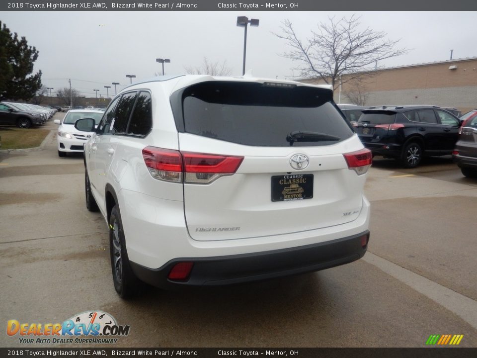 2018 Toyota Highlander XLE AWD Blizzard White Pearl / Almond Photo #2