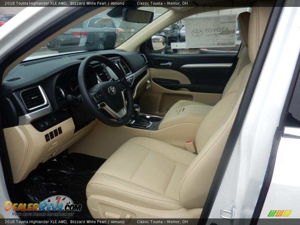 2018 Toyota Highlander XLE AWD Blizzard White Pearl / Almond Photo #3