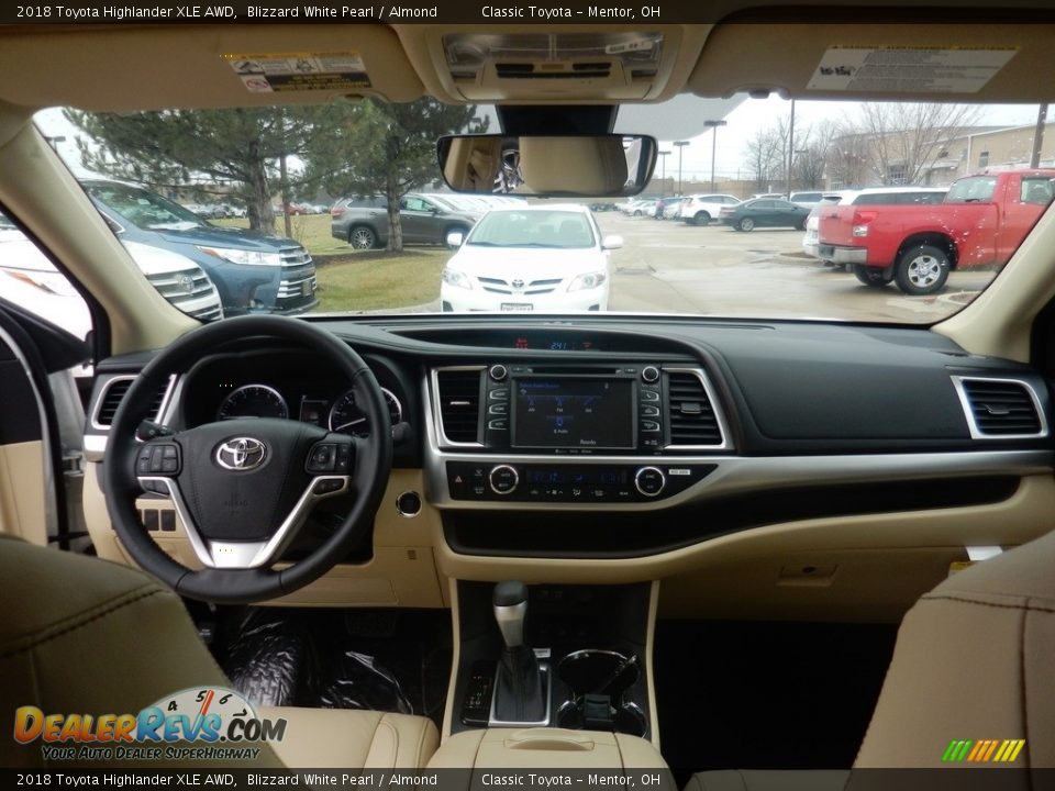 2018 Toyota Highlander XLE AWD Blizzard White Pearl / Almond Photo #5