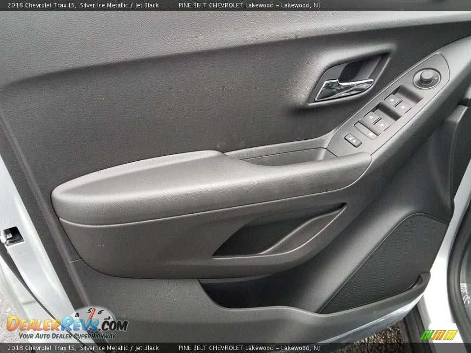 2018 Chevrolet Trax LS Silver Ice Metallic / Jet Black Photo #8