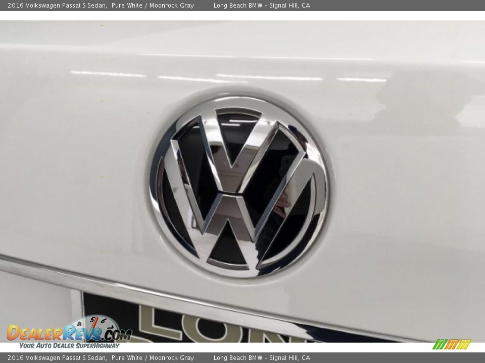 2016 Volkswagen Passat S Sedan Pure White / Moonrock Gray Photo #29