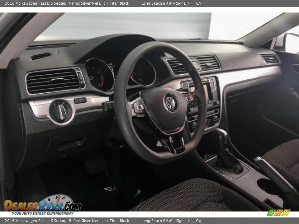 2016 Volkswagen Passat S Sedan Reflex Silver Metallic / Titan Black Photo #18