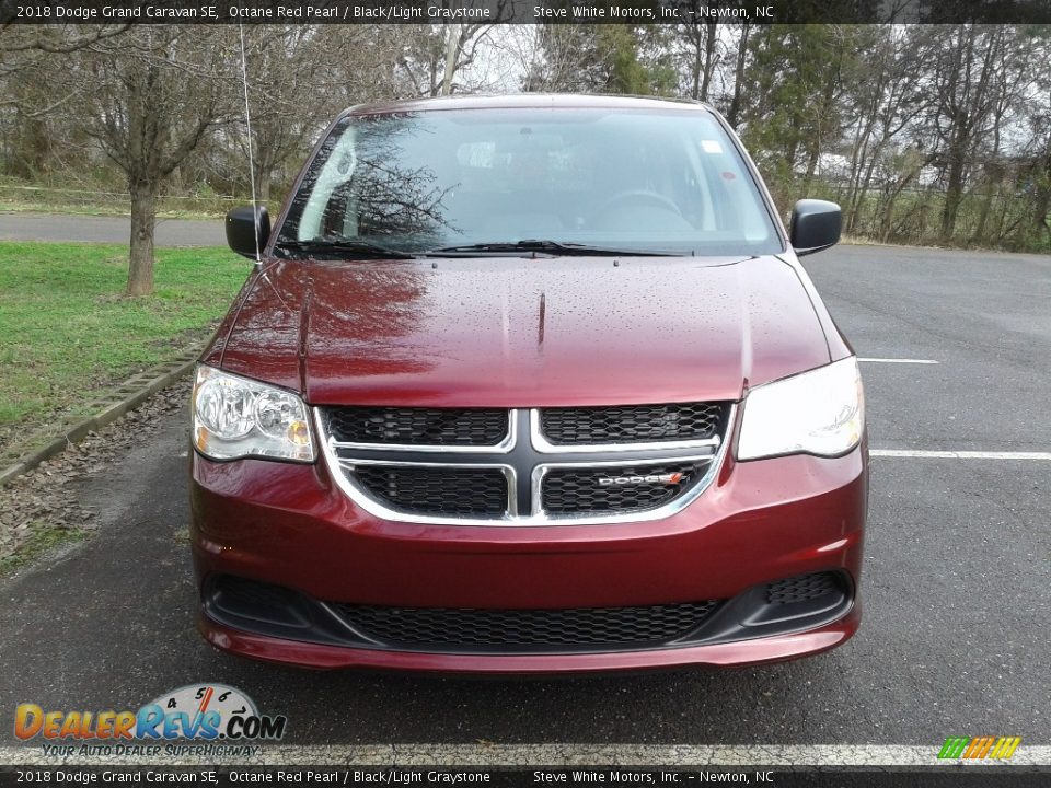 2018 Dodge Grand Caravan SE Octane Red Pearl / Black/Light Graystone Photo #3
