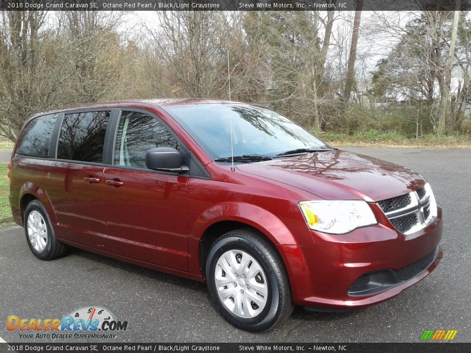 2018 Dodge Grand Caravan SE Octane Red Pearl / Black/Light Graystone Photo #4