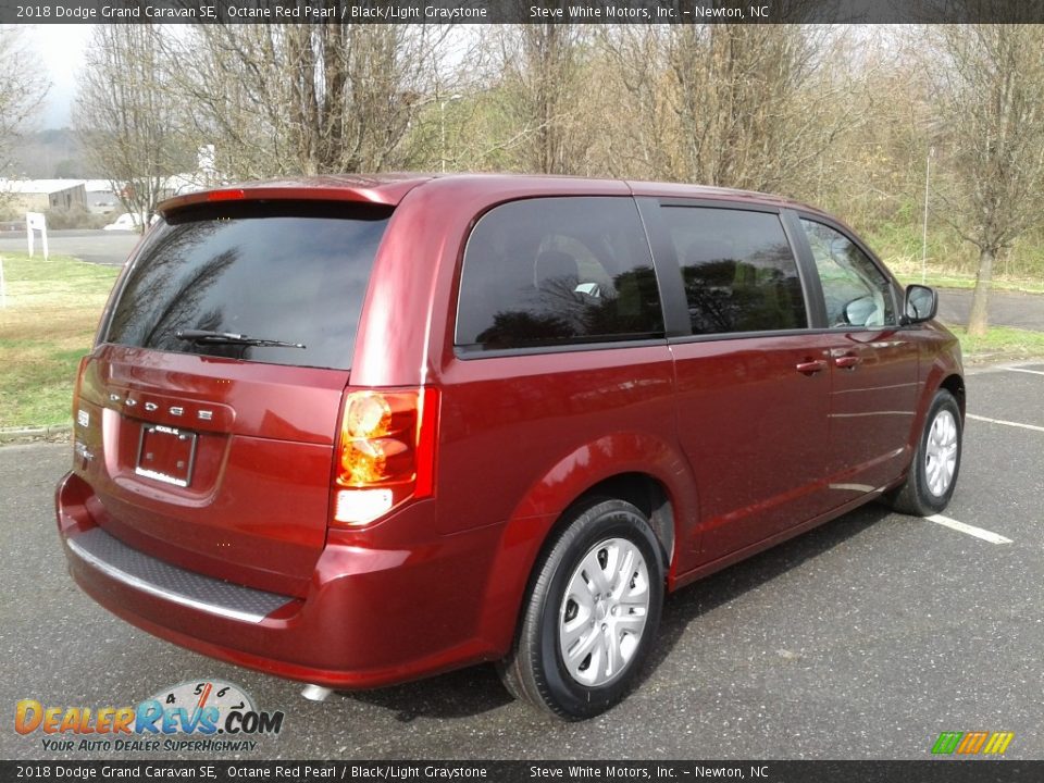 2018 Dodge Grand Caravan SE Octane Red Pearl / Black/Light Graystone Photo #6