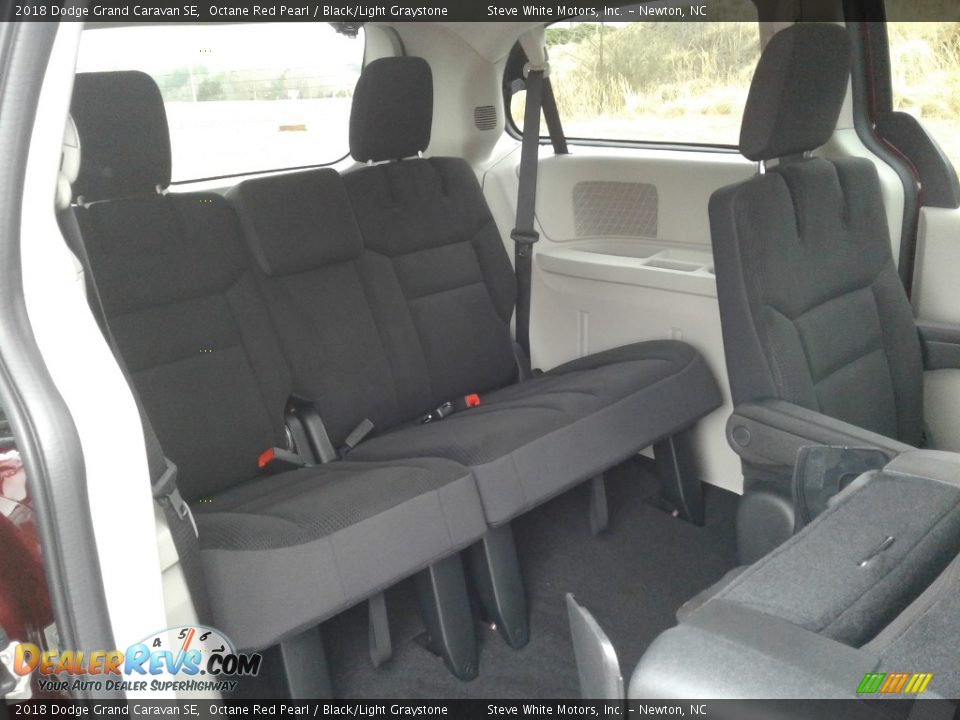 2018 Dodge Grand Caravan SE Octane Red Pearl / Black/Light Graystone Photo #15