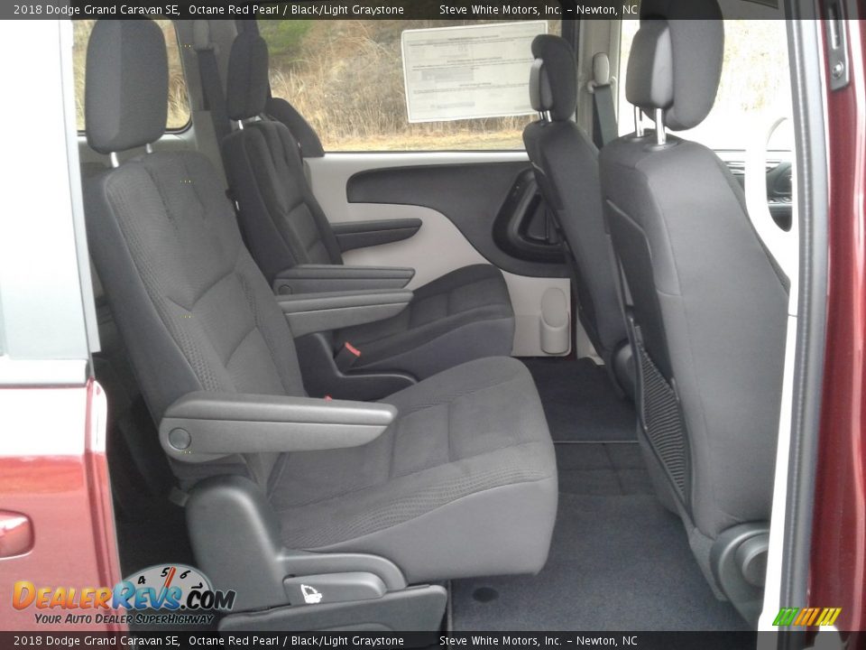 2018 Dodge Grand Caravan SE Octane Red Pearl / Black/Light Graystone Photo #16