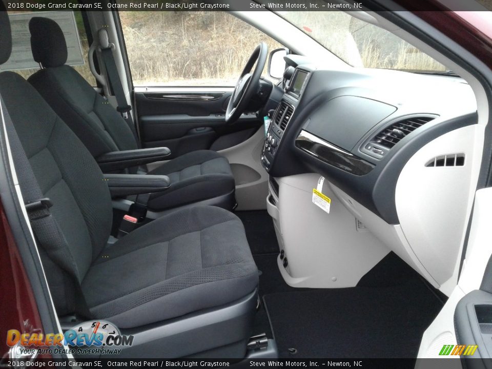 2018 Dodge Grand Caravan SE Octane Red Pearl / Black/Light Graystone Photo #17