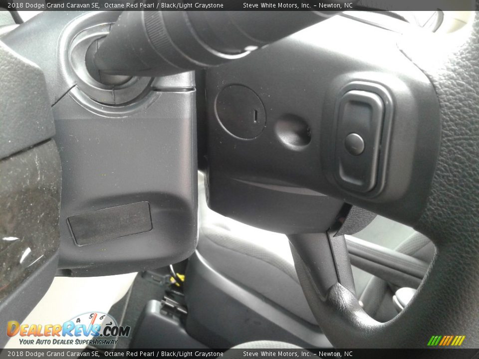 2018 Dodge Grand Caravan SE Octane Red Pearl / Black/Light Graystone Photo #18