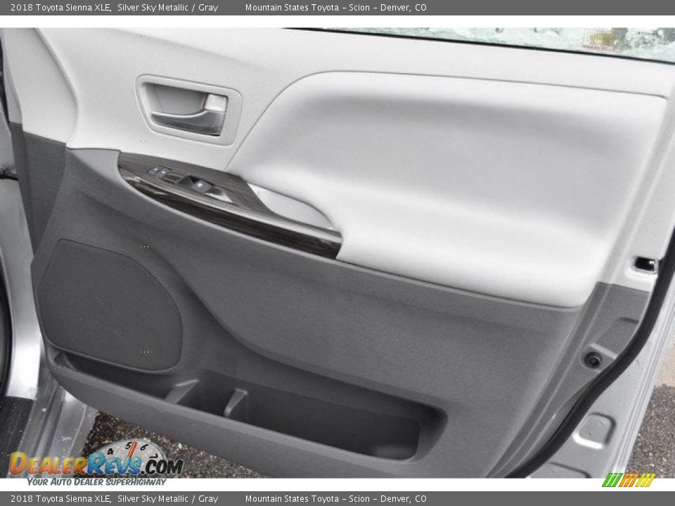 2018 Toyota Sienna XLE Silver Sky Metallic / Gray Photo #24
