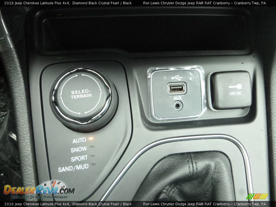 Controls of 2019 Jeep Cherokee Latitude Plus 4x4 Photo #20