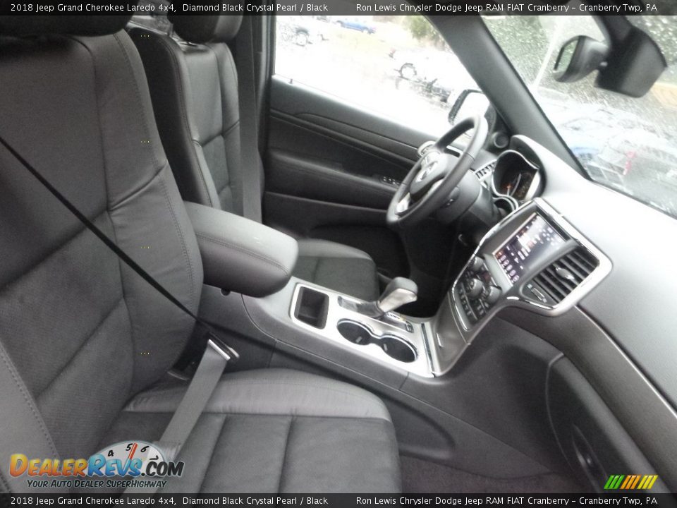 2018 Jeep Grand Cherokee Laredo 4x4 Diamond Black Crystal Pearl / Black Photo #10