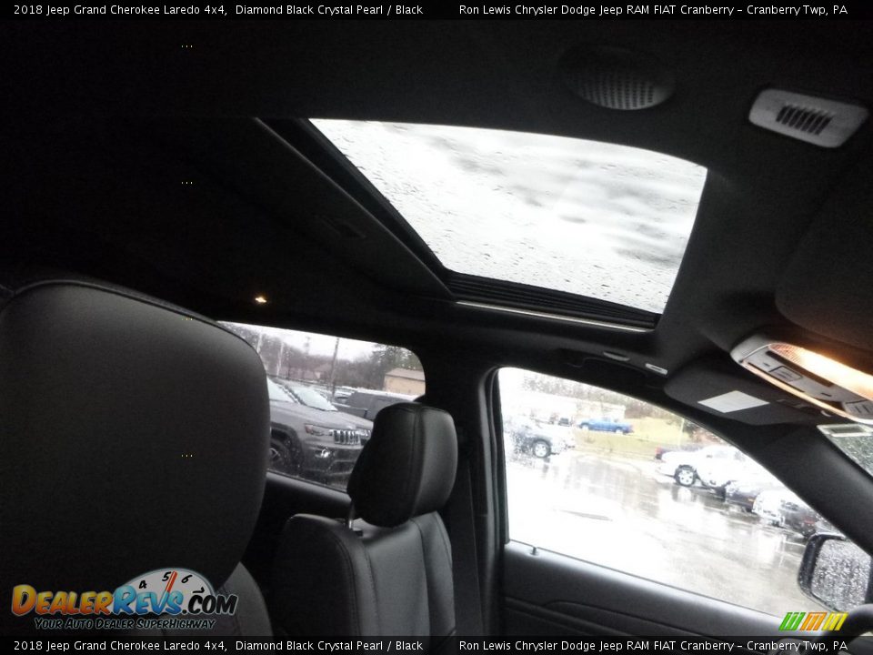 2018 Jeep Grand Cherokee Laredo 4x4 Diamond Black Crystal Pearl / Black Photo #12