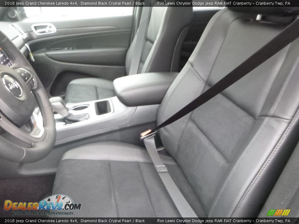 2018 Jeep Grand Cherokee Laredo 4x4 Diamond Black Crystal Pearl / Black Photo #16