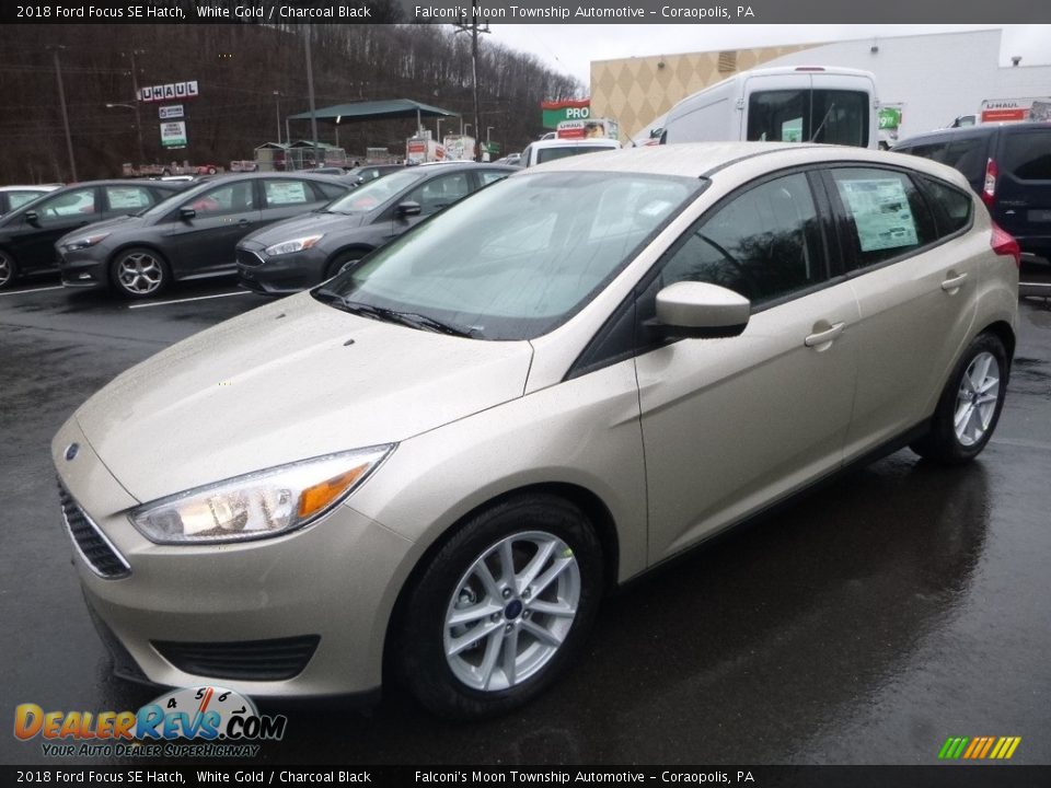 2018 Ford Focus SE Hatch White Gold / Charcoal Black Photo #5