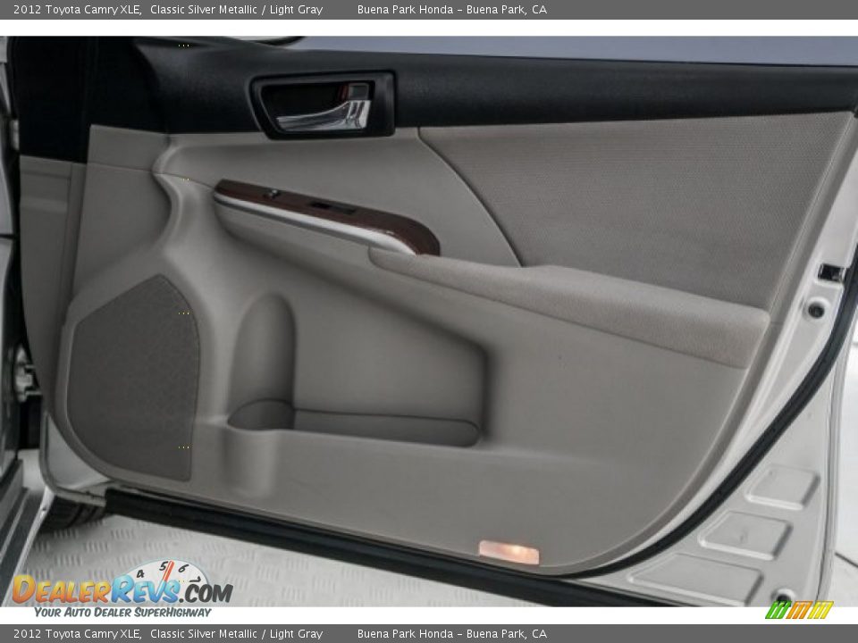 2012 Toyota Camry XLE Classic Silver Metallic / Light Gray Photo #26