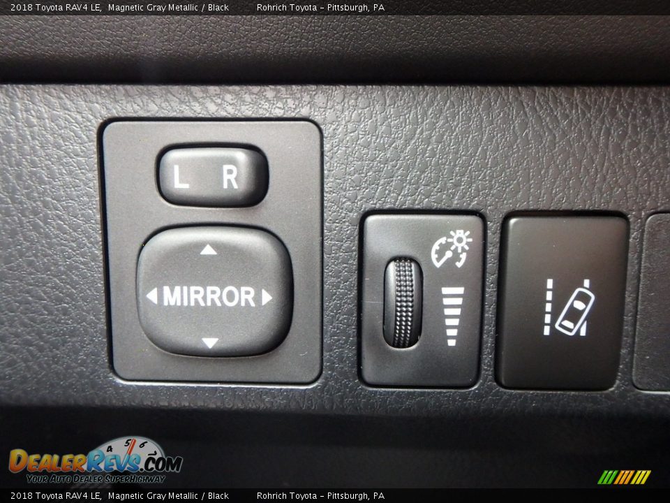 2018 Toyota RAV4 LE Magnetic Gray Metallic / Black Photo #13
