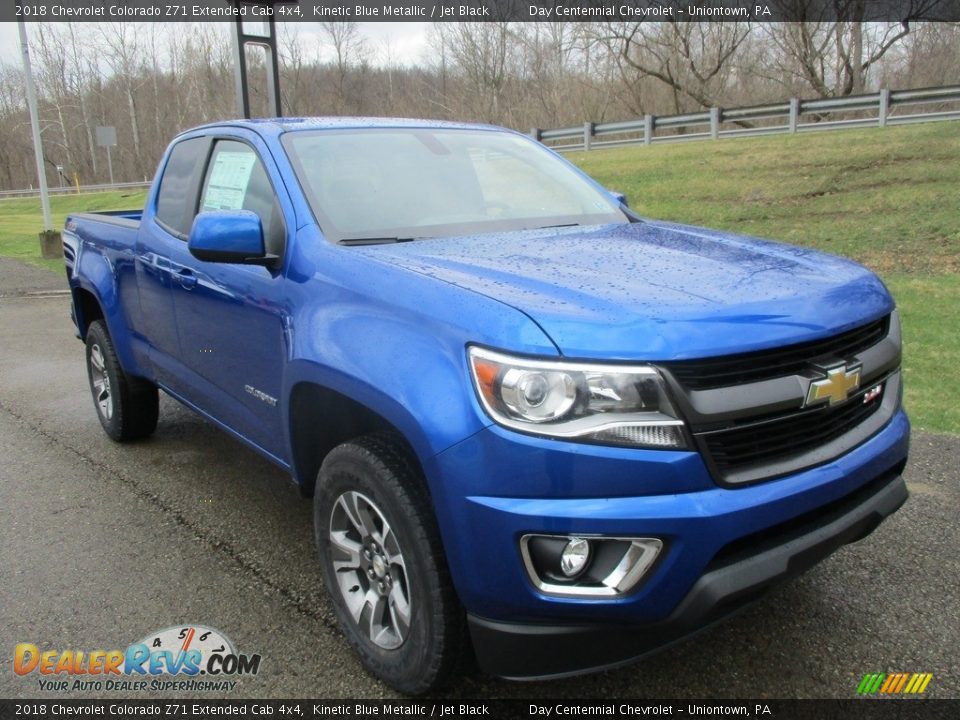 Front 3/4 View of 2018 Chevrolet Colorado Z71 Extended Cab 4x4 Photo #9