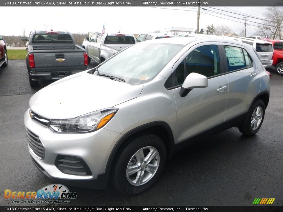 Front 3/4 View of 2018 Chevrolet Trax LS AWD Photo #8