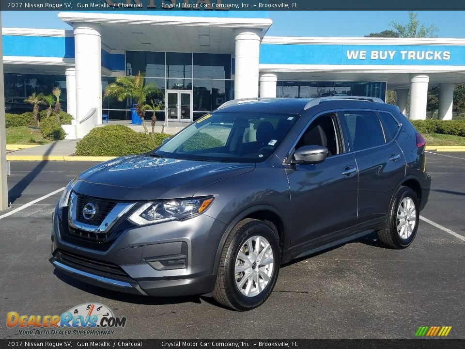 2017 Nissan Rogue SV Gun Metallic / Charcoal Photo #1