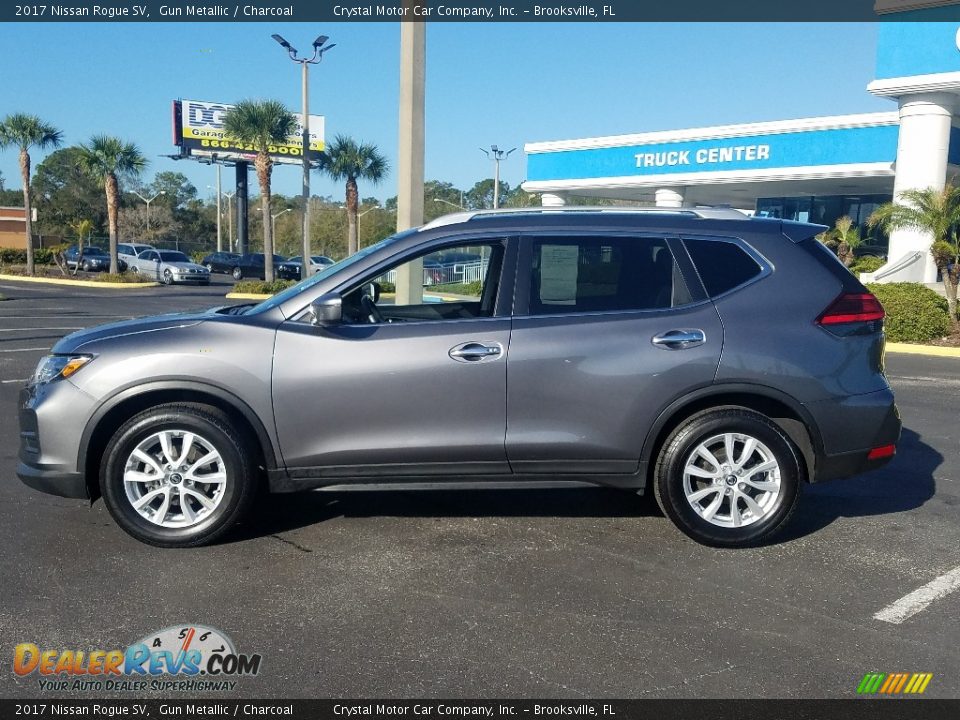 2017 Nissan Rogue SV Gun Metallic / Charcoal Photo #2