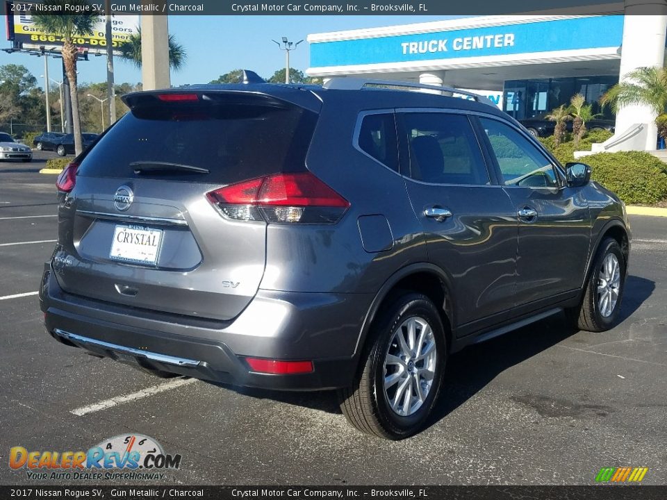 2017 Nissan Rogue SV Gun Metallic / Charcoal Photo #5