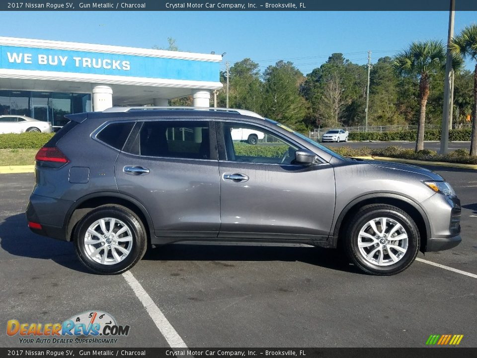 2017 Nissan Rogue SV Gun Metallic / Charcoal Photo #6