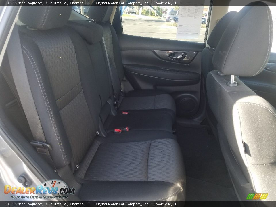2017 Nissan Rogue SV Gun Metallic / Charcoal Photo #11