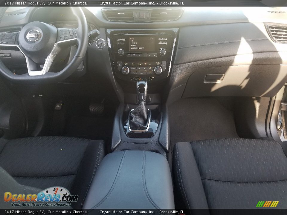 2017 Nissan Rogue SV Gun Metallic / Charcoal Photo #13