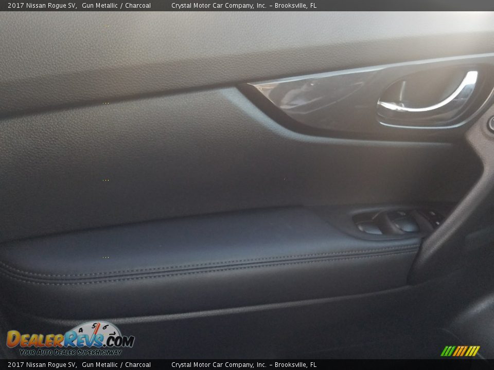 2017 Nissan Rogue SV Gun Metallic / Charcoal Photo #17