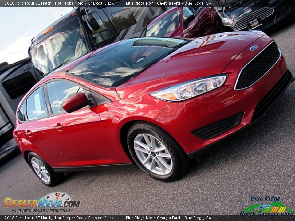 2018 Ford Focus SE Hatch Hot Pepper Red / Charcoal Black Photo #30