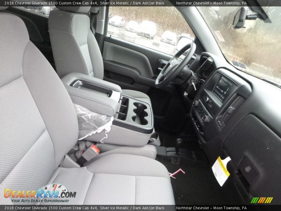 2018 Chevrolet Silverado 1500 Custom Crew Cab 4x4 Silver Ice Metallic / Dark Ash/Jet Black Photo #10
