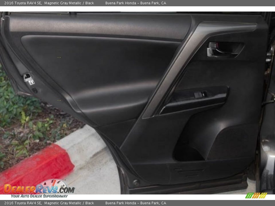 2016 Toyota RAV4 SE Magnetic Gray Metallic / Black Photo #31