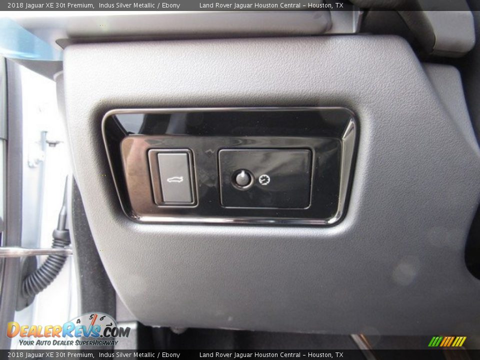 2018 Jaguar XE 30t Premium Indus Silver Metallic / Ebony Photo #27