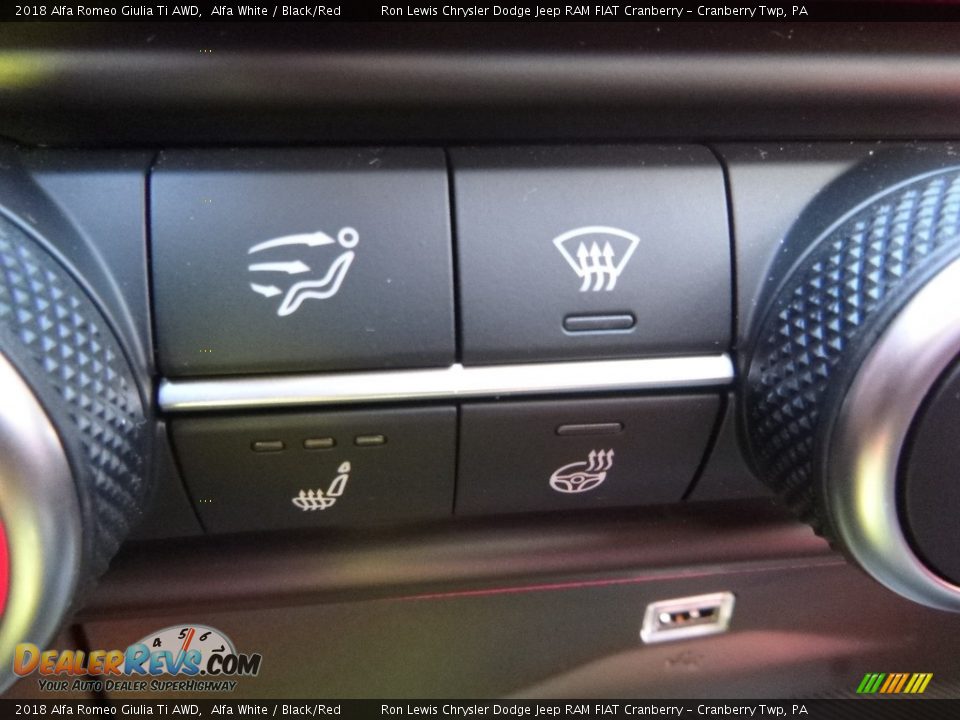 2018 Alfa Romeo Giulia Ti AWD Alfa White / Black/Red Photo #22