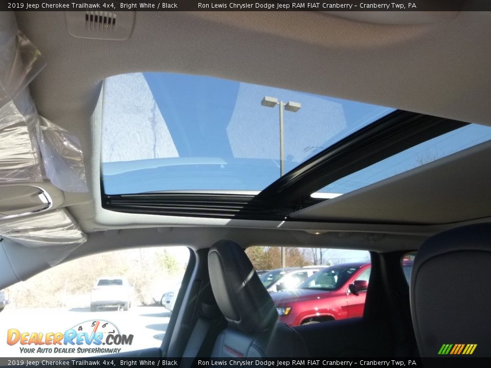 2019 Jeep Cherokee Trailhawk 4x4 Bright White / Black Photo #16