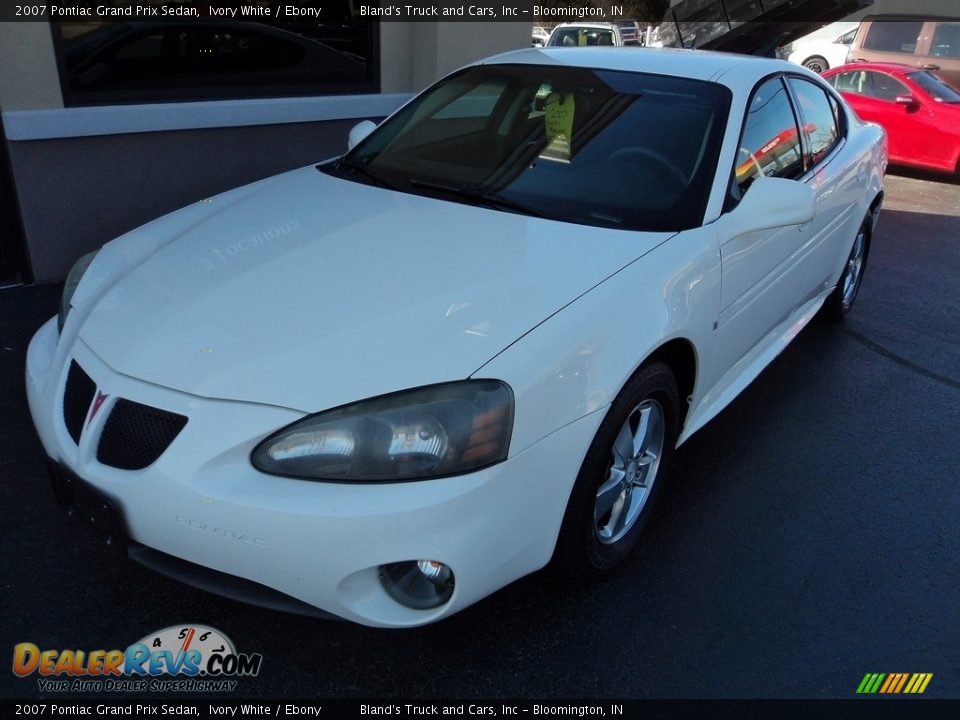 2007 Pontiac Grand Prix Sedan Ivory White / Ebony Photo #2
