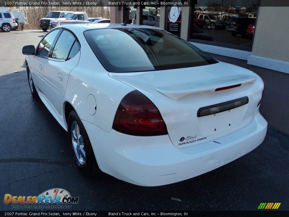 2007 Pontiac Grand Prix Sedan Ivory White / Ebony Photo #3